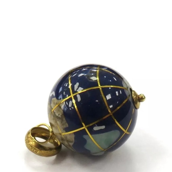 14K Yellow Gold 3D Globe Charm Necklace Pendant- 2.9 Grams Total Weight